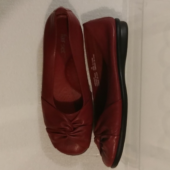 Fair set flats - Picture 2 of 3